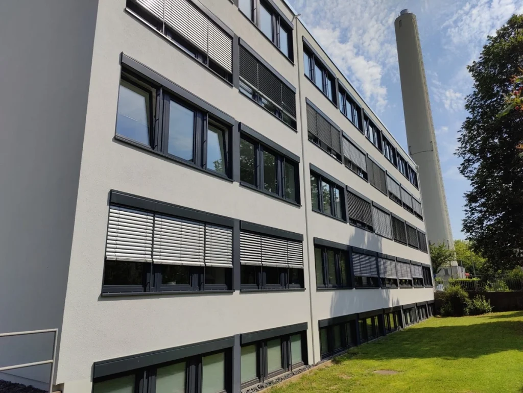 Bürogebäude mit neuen Fenster in Göttingen