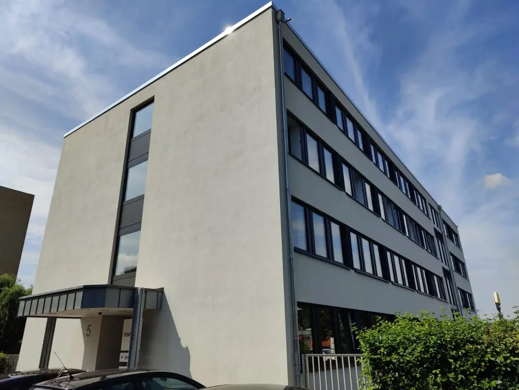 Bürogebäude mit neuen Fenster in Göttingen